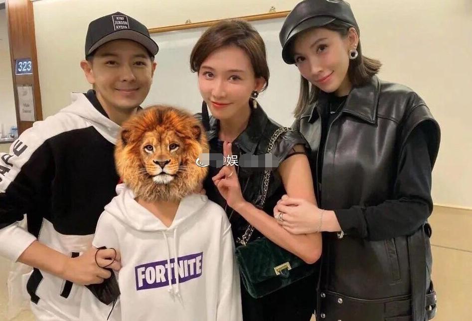 泫雅锁骨埋钉,泫雅晒打锁骨钉