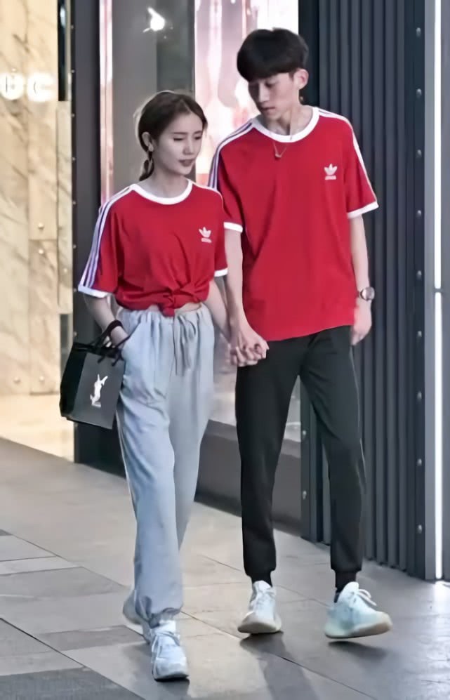 阿迪达斯新款情侣装冬季,阿迪达斯情侣装2023新款爆款