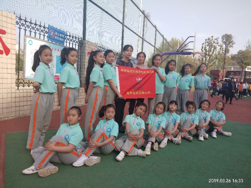 伏羲路小学课间操足球操,文军希望小学大课间足球操