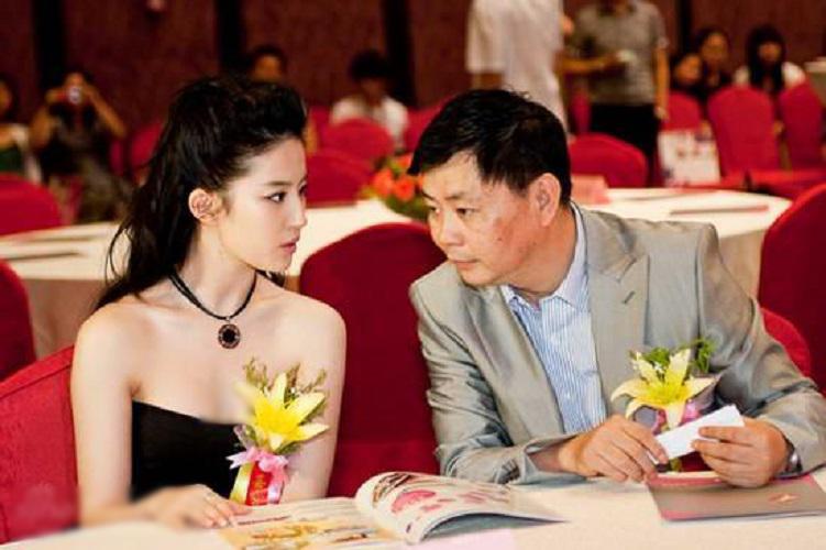 陈金飞现在和刘亦菲还有来往吗,陈金飞和刘亦菲现在关系