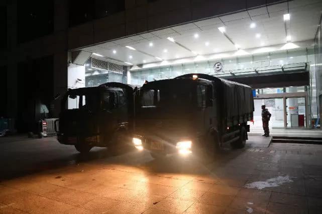 武汉方舱医院为何叫火神山雷神山,184小时抢建上海最大方舱医院