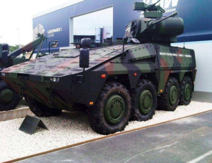 性能强悍的德国拳击手轮式装甲车,德国履带式拳击手装甲车