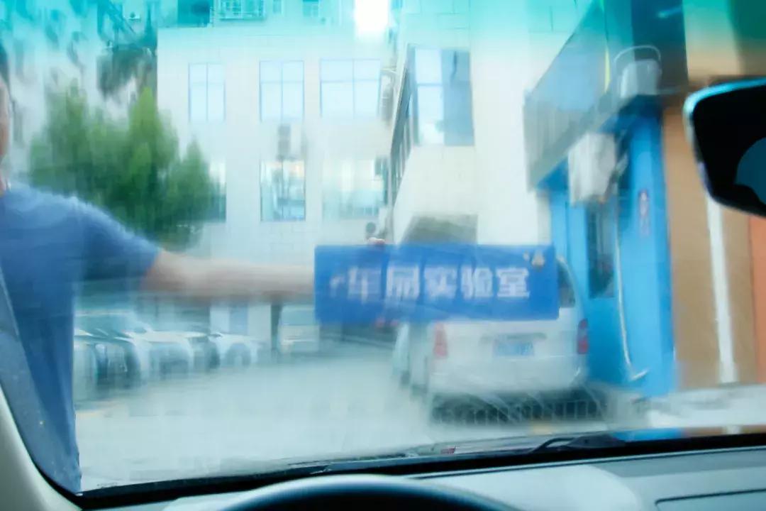 车前挡风玻璃油膜怎么去除妙招,去除车前挡油膜