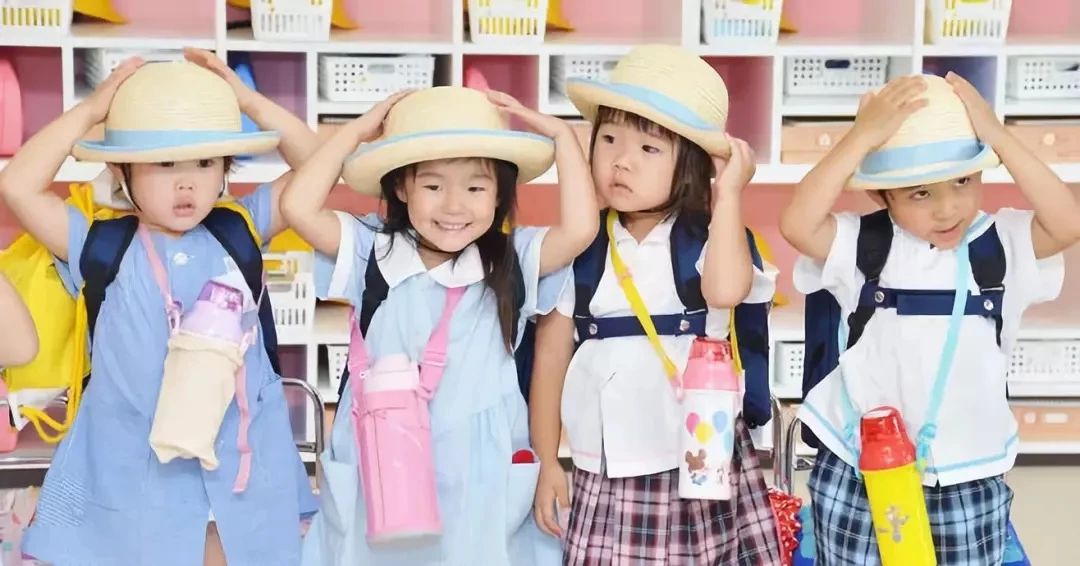 小孩在学校里打架老师不管,日本小朋友在学校打架