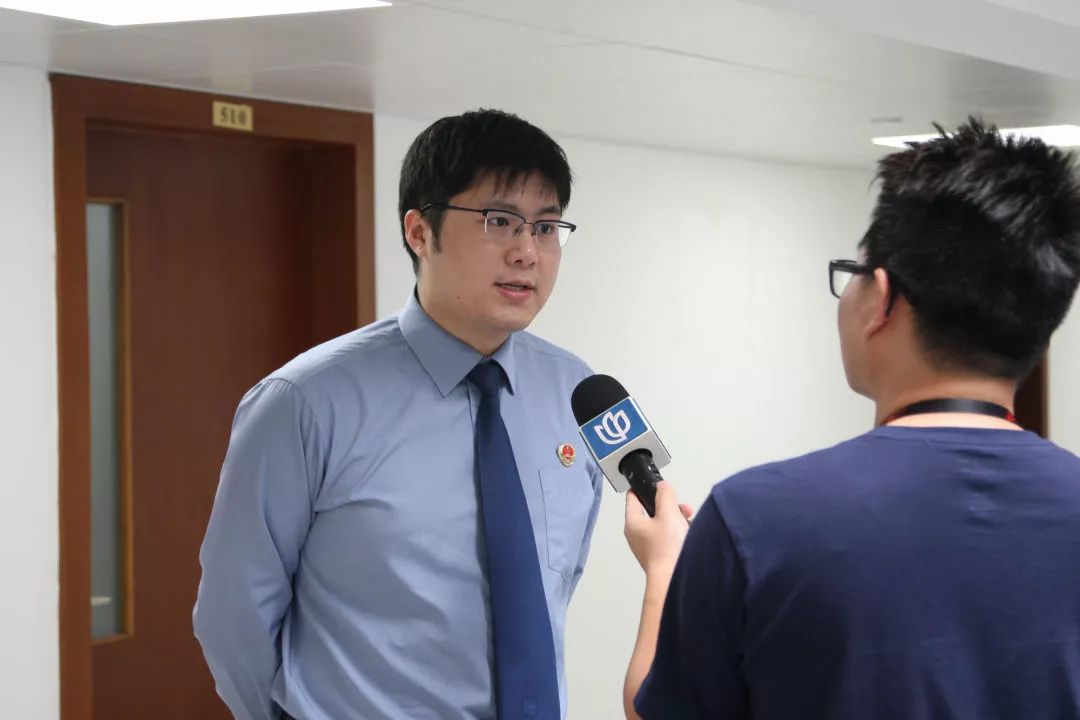 当心别让狼盯上,提防被别人骗的视频