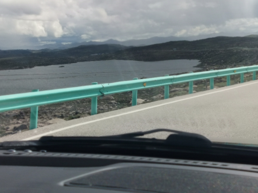 雅江到稻城香格里拉镇多少公里,理塘到稻城香格里拉镇