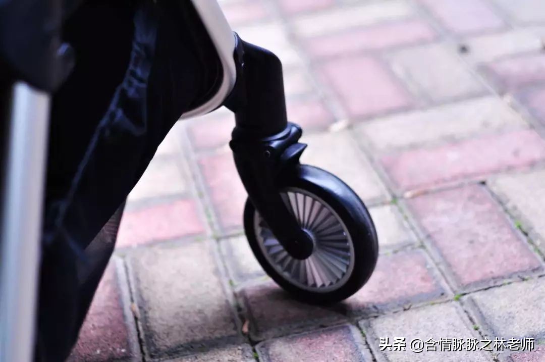 给孩子换个新车,qborn婴儿推车开箱