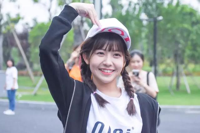 我都不敢想象化完妆后有多好看,化完妆丑了