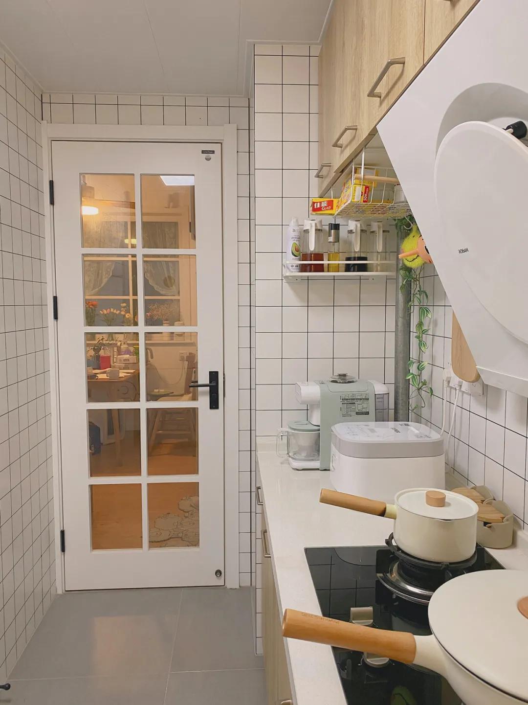 又一独居女孩爆红！买下60m²二手房，仅花4.5W装成全能“大胃王”