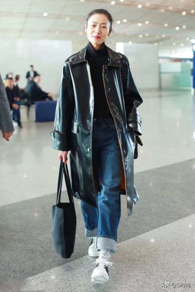 闪亮的漆皮元素又流行回来了，一穿就酷帅时髦到不行