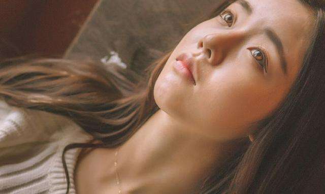 怎样让失去亲人的人走出悲伤,亲人离世不是一瞬间的悲伤