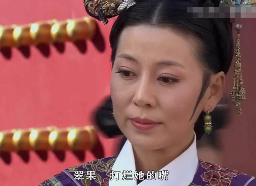 甄嬛全家被流放她为啥不讨好皇帝,华妃听说甄嬛父亲被贬官很是得意