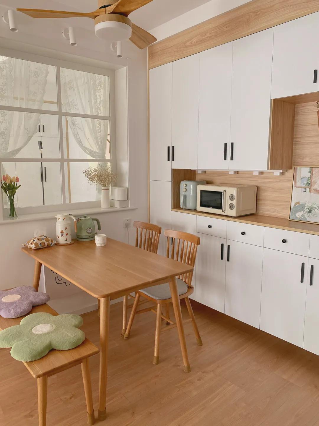 又一独居女孩爆红！买下60m²二手房，仅花4.5W装成全能“大胃王”