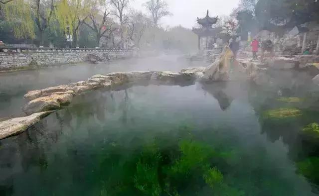 冬季山东山泉水最美最有韵味？济南山泉水美？泰山上下一片银白？