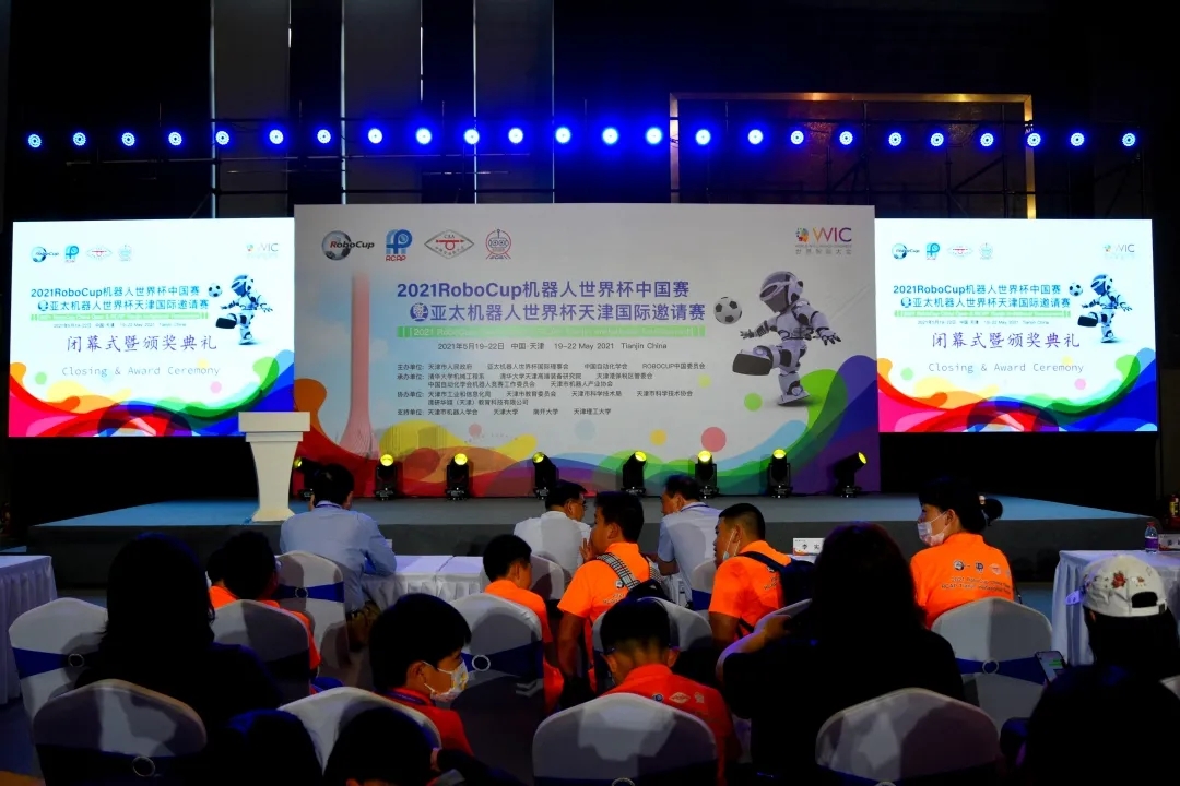 机器人大赛冠亚军,机器人冠军大赛