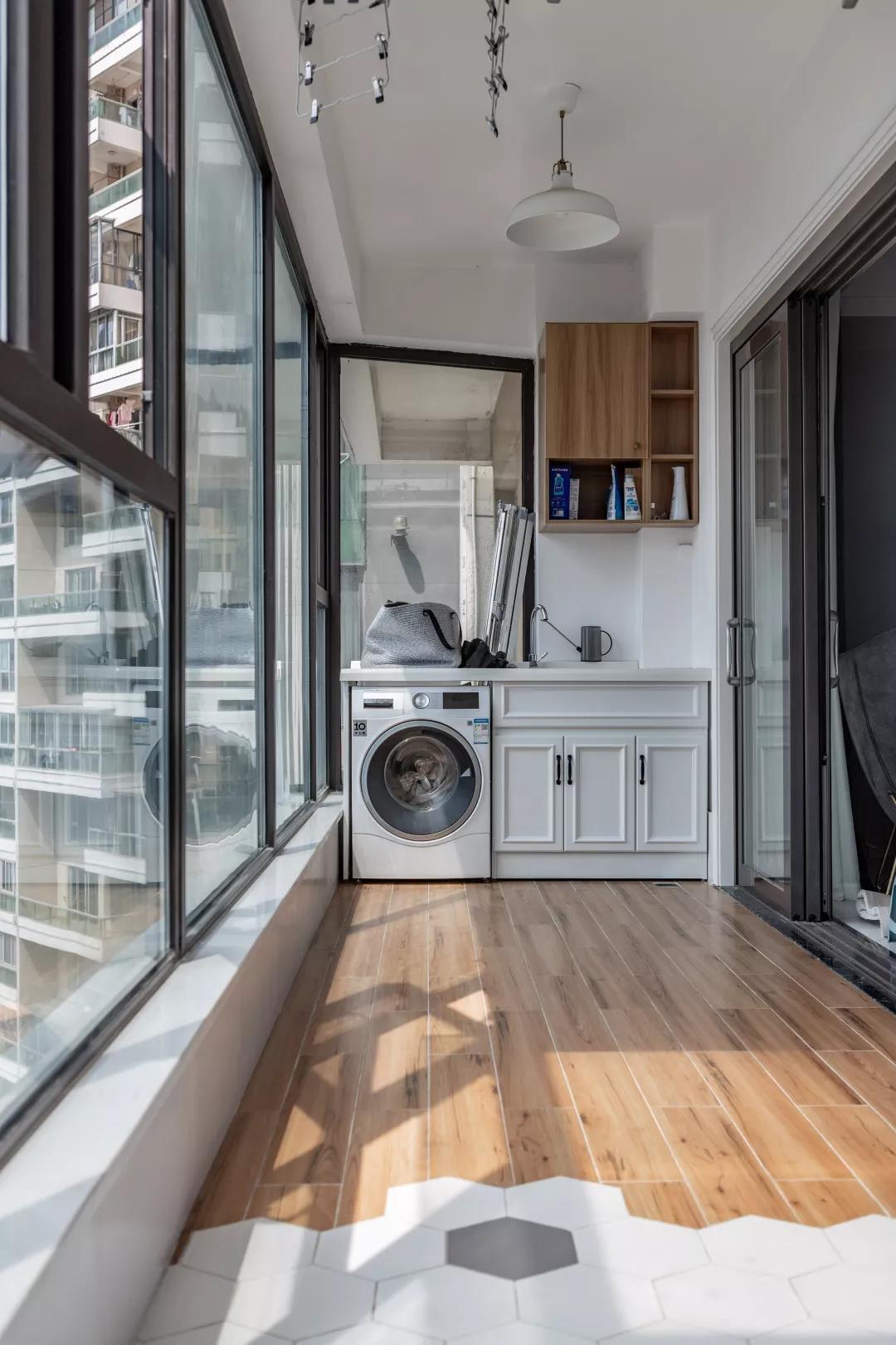 「恋·家」生活不需要太空旷，于是他们决定把家“变挤”