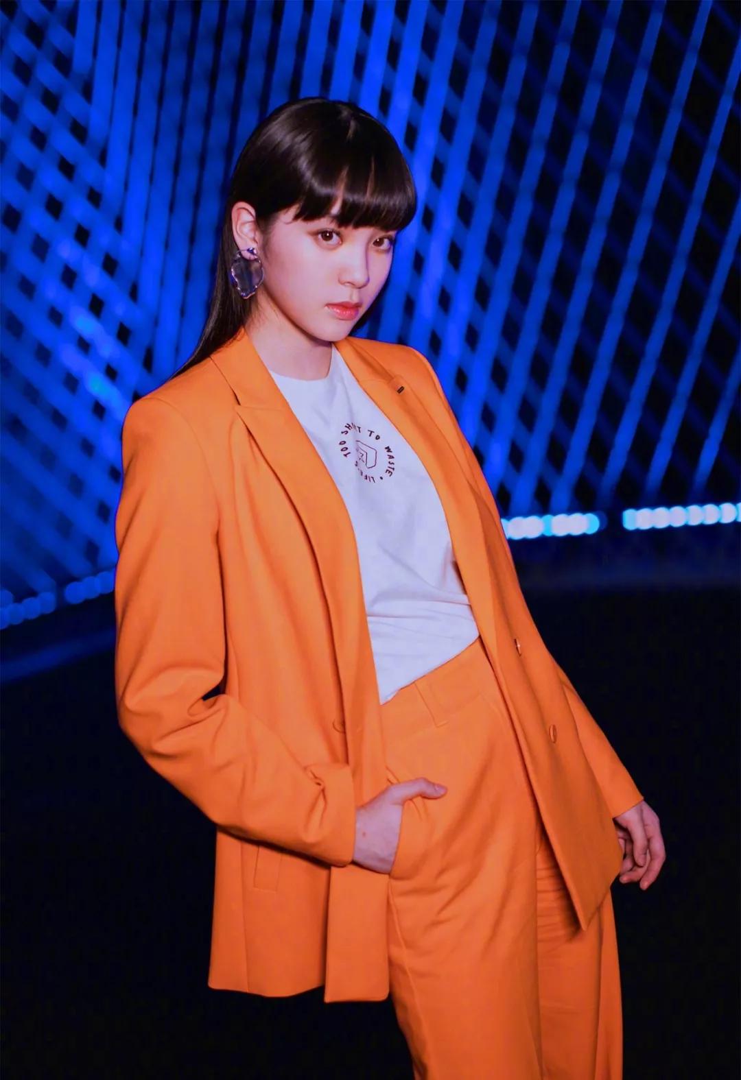 爱马仕什么颜色好搭配,高级配色爱马仕橙色配白色