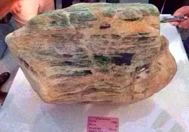 细数缅甸翡翠公盘三大传奇，迄今无法被超越，有一件能把老板气死