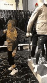 开心一刻gif搞笑动图,搞笑gif段子看起来能量满满