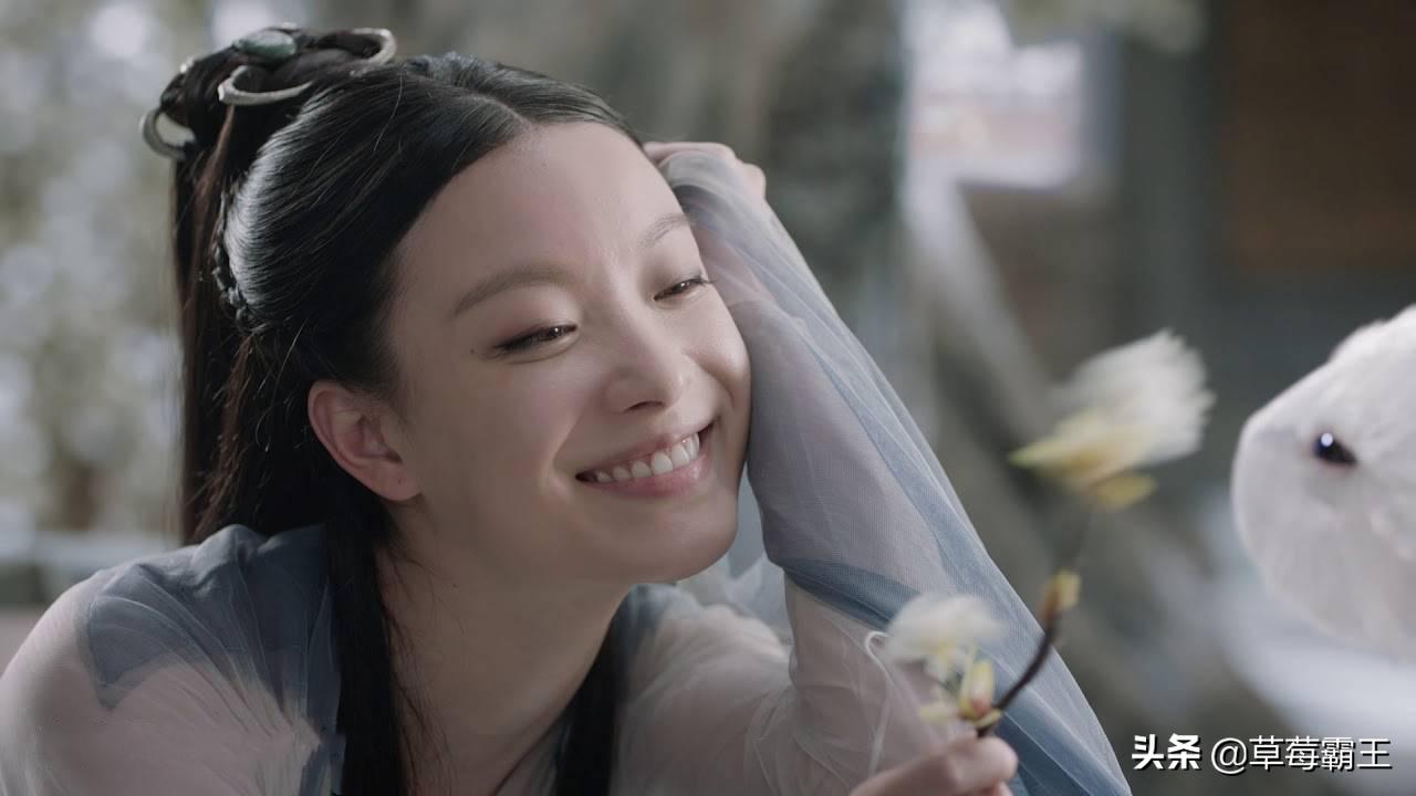 8位标准的都市美女，古装扮相略显违和，一换上现代装就艳丽逼人