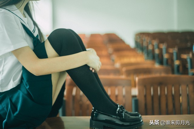 冬天黑裙子配什么袜裤,ins黑裙子配什么袜子女童