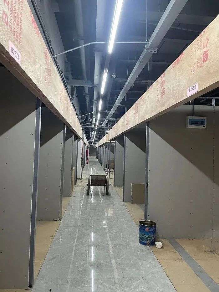 疯狂的华强北柜台,疯狂的国货彩妆