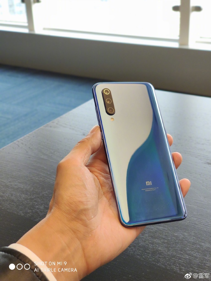 一张图引发的争议是上山还是下山,小米和荣耀互怼历史