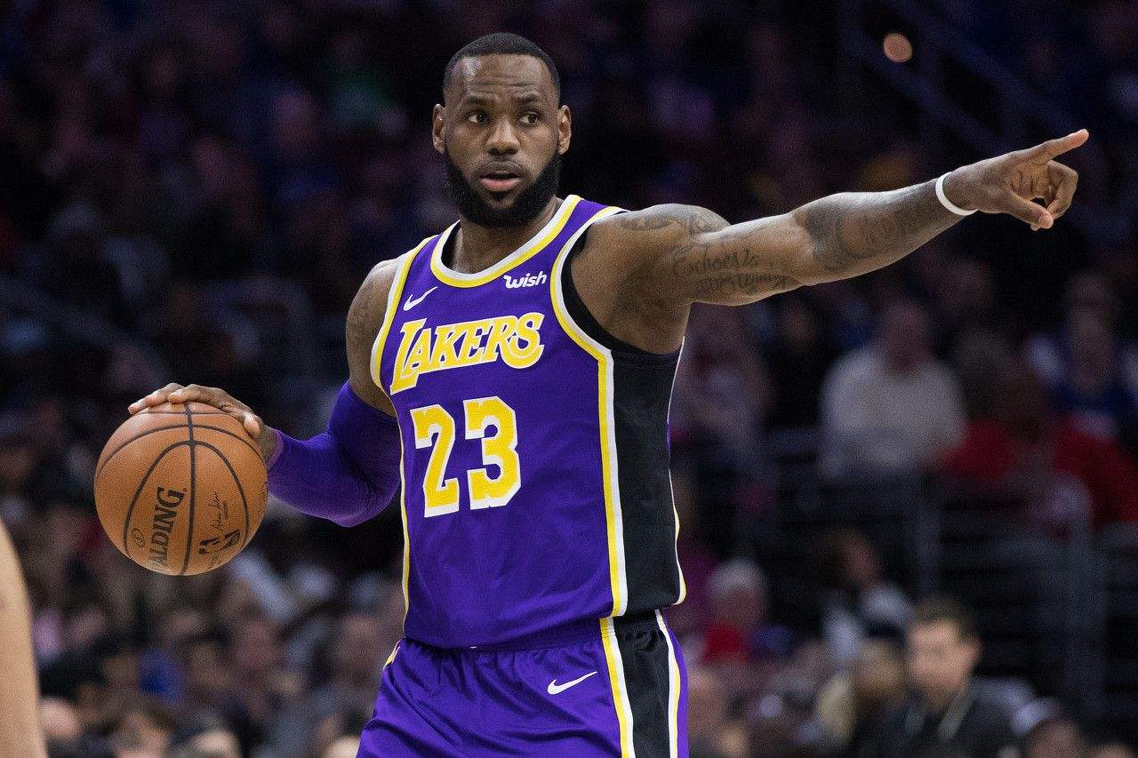 三节领先23分逆转詹姆斯遭挑衅,老詹29+9也难挽湖人败局