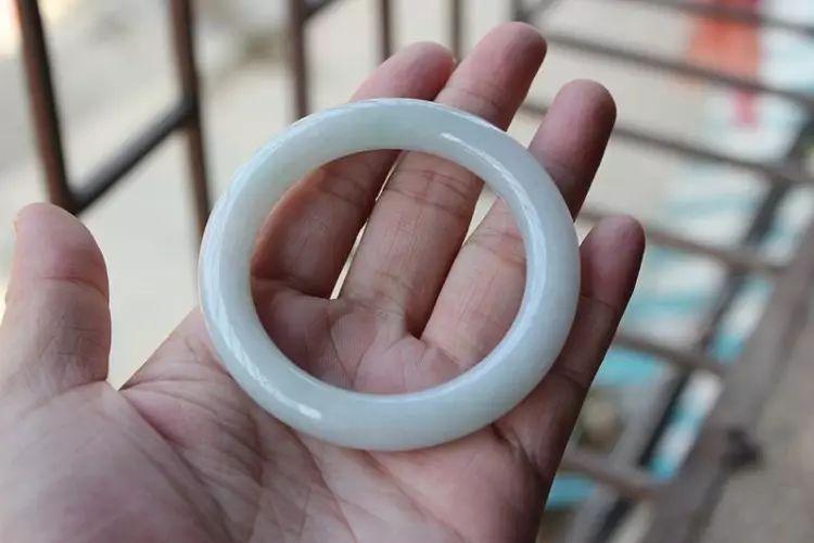 不小心打碎玉镯子24万什么连续剧,把戴了十几年的手镯打碎会不好吗