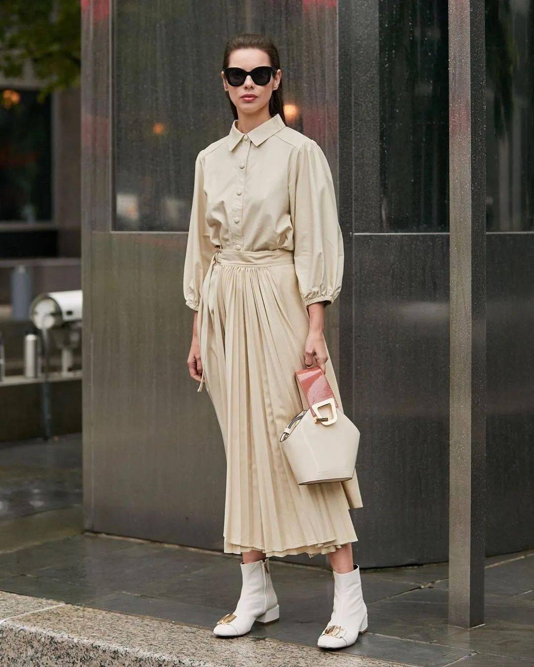 夏季新款碎花裙显瘦遮肉减龄,压褶显瘦碎花裙