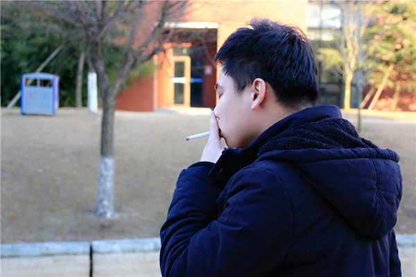 粗烟和细烟谁的危害大,烟杆对人体有害吗