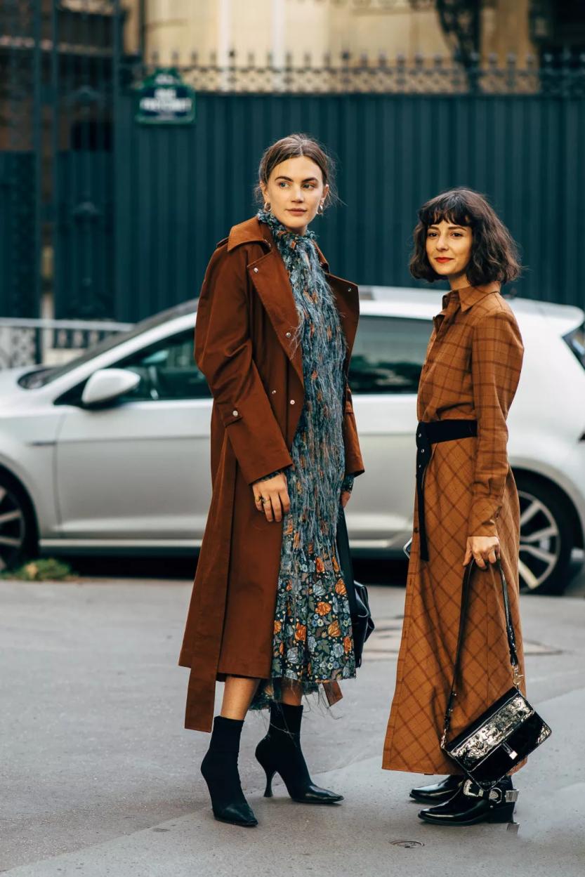 碎花裙这样穿又仙又美又洋气,春天必备的粉色系碎花裙来了