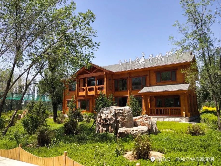 酒吧、超市展览馆这么Fashion的青城驿站，你还认为这只是厕所吗