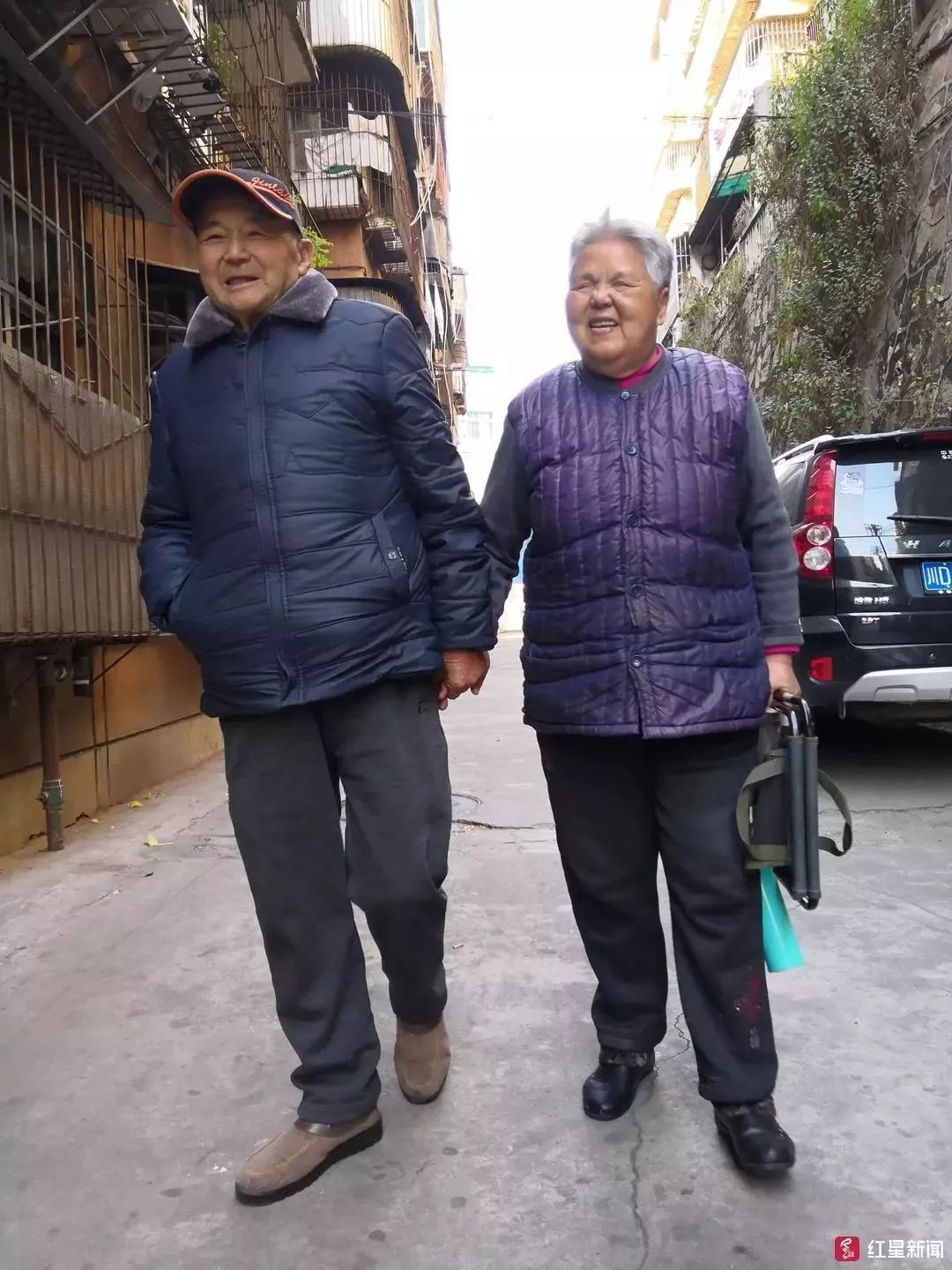 民警收到“红牌警告”：立即停止工作