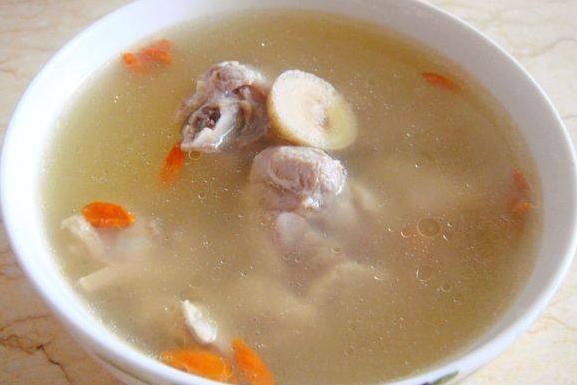 宝宝过早吃辅食会得结石,婴儿过早使用辅食导致双肾结石