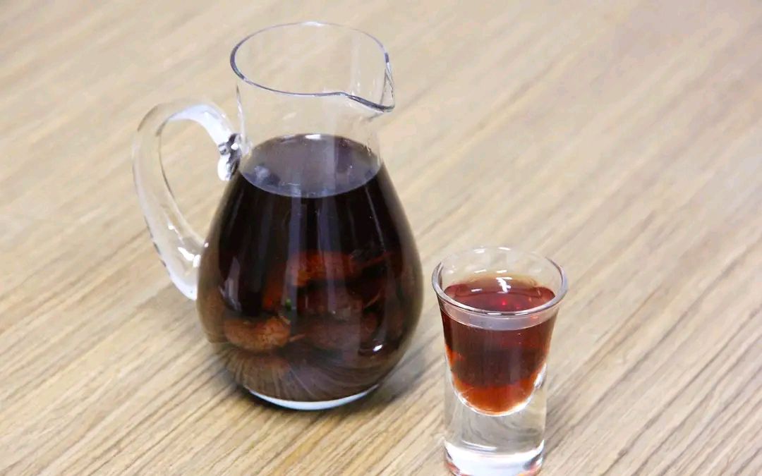 桑葚干水洗掉色,桑葚干是否染色用水泡能鉴别吗