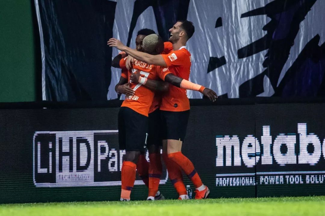 武汉卓尔0:5广州恒大,坚韧如钢铁温柔如蝶翼