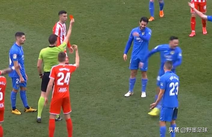 疯狂足球红牌,疯狂的足球吉布斯红牌