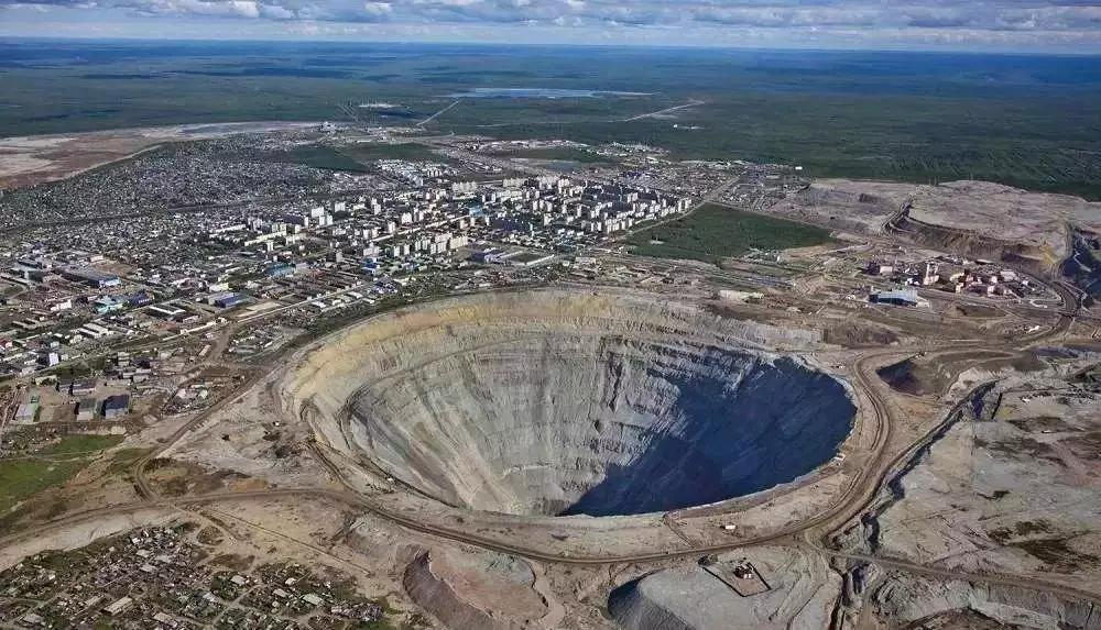 结婚花一万多买钻戒有必要吗,钻石是可靠的还是骗人的