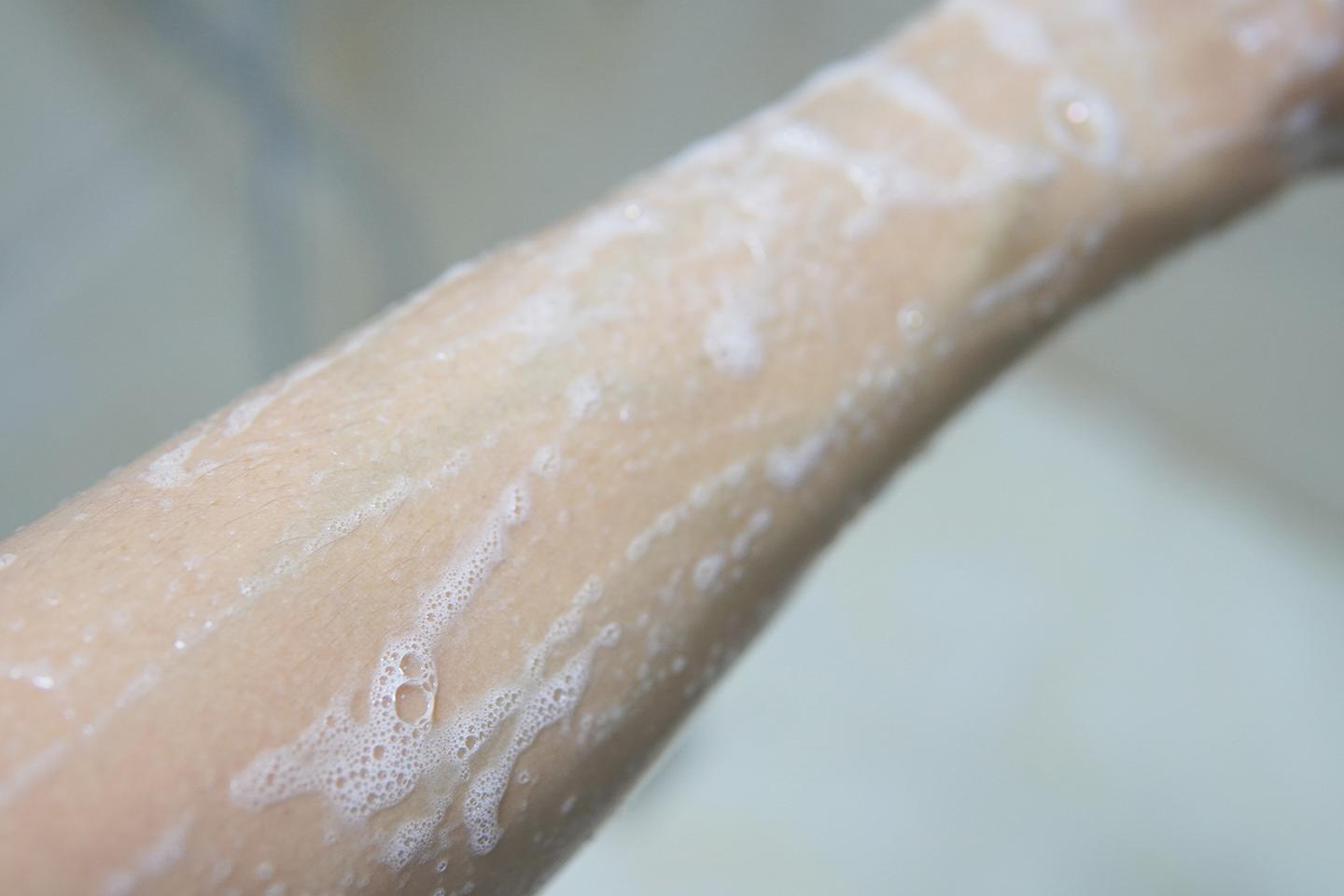 易冲洗不滑腻的磨砂沐浴露,保湿滋润不假滑的沐浴露