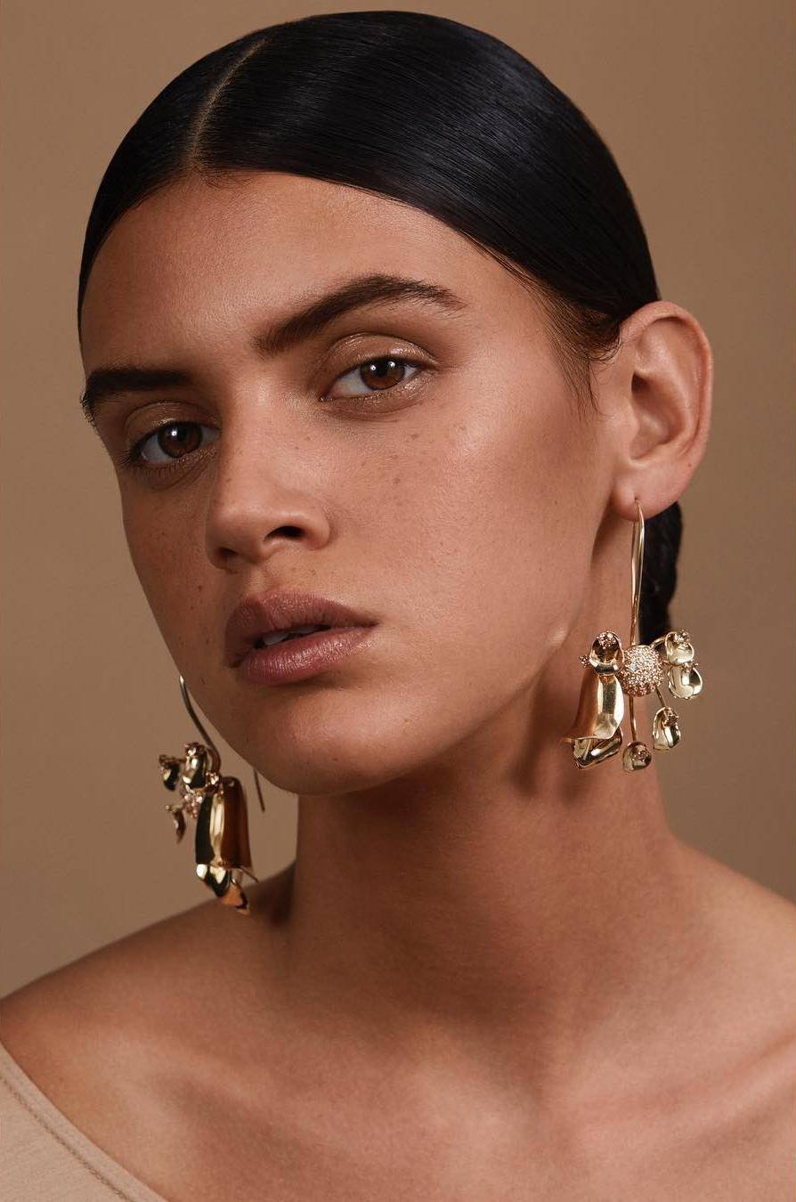 有时候质感就体现在小小的配件上，一件可以陪你穿梭日常的珠宝