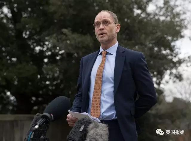 女子假扮男人骗60万,女子女扮男装同居骗100万