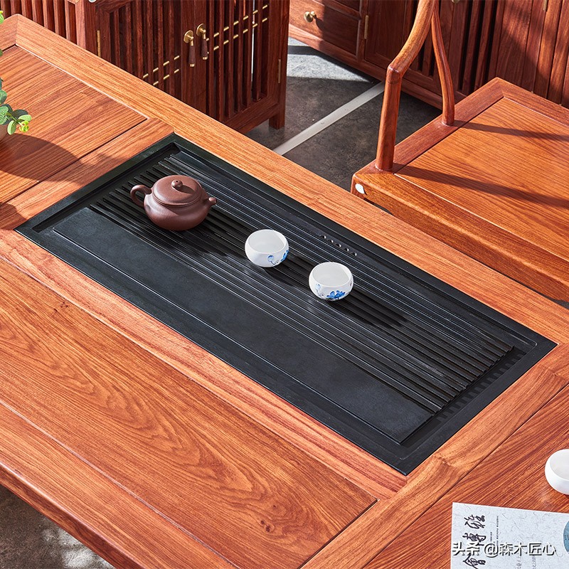 呷一口生活中的庄重，在袅袅的茶香里，沉淀世间百态