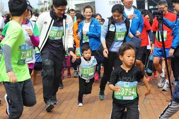 徐濠萦陈奕迅谁介绍的,徐濠萦年轻照片都演过什么电视剧