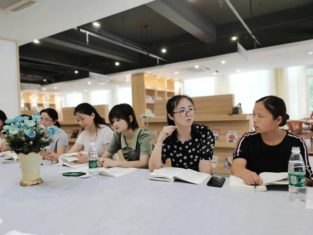 教师如何培养小学生的阅读能力,小学教师靠阅读成功