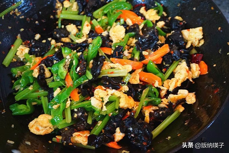 如何炒木耳才不会爆炸,炒木耳的时候怎么会爆