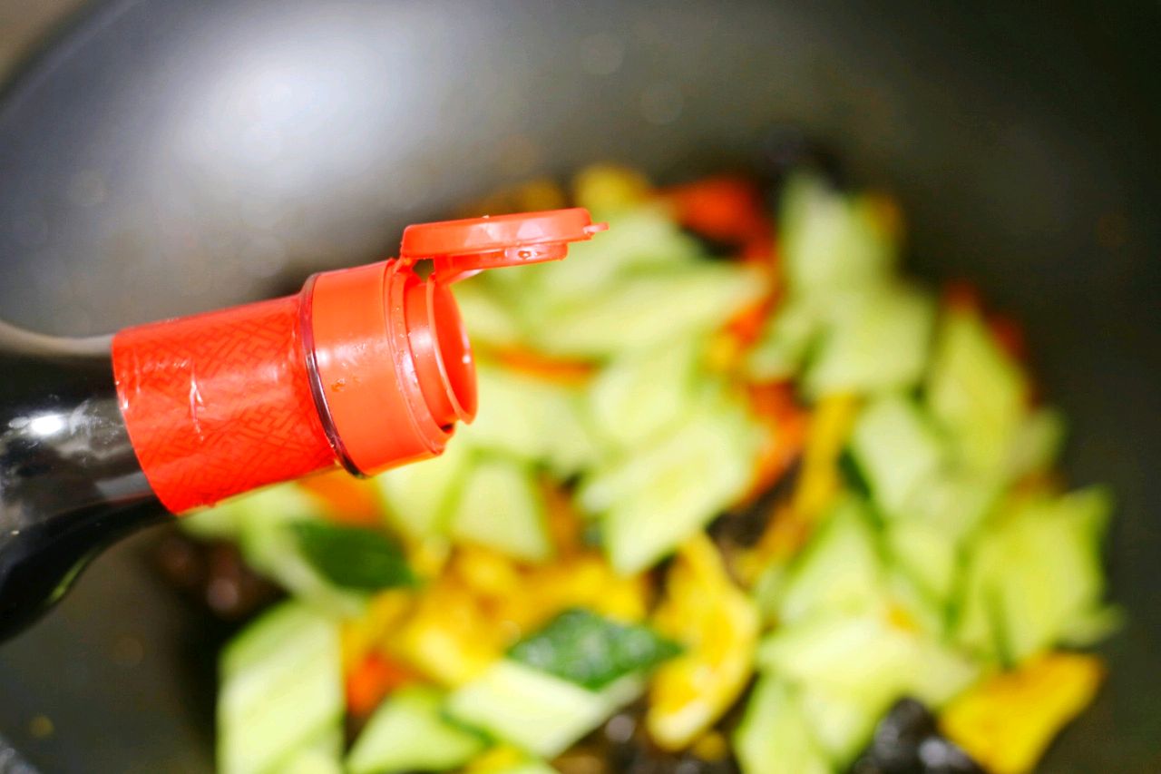 黄瓜胡萝卜木耳炒鸡蛋虾仁做法,木耳黄瓜炒鸡蛋做法减脂