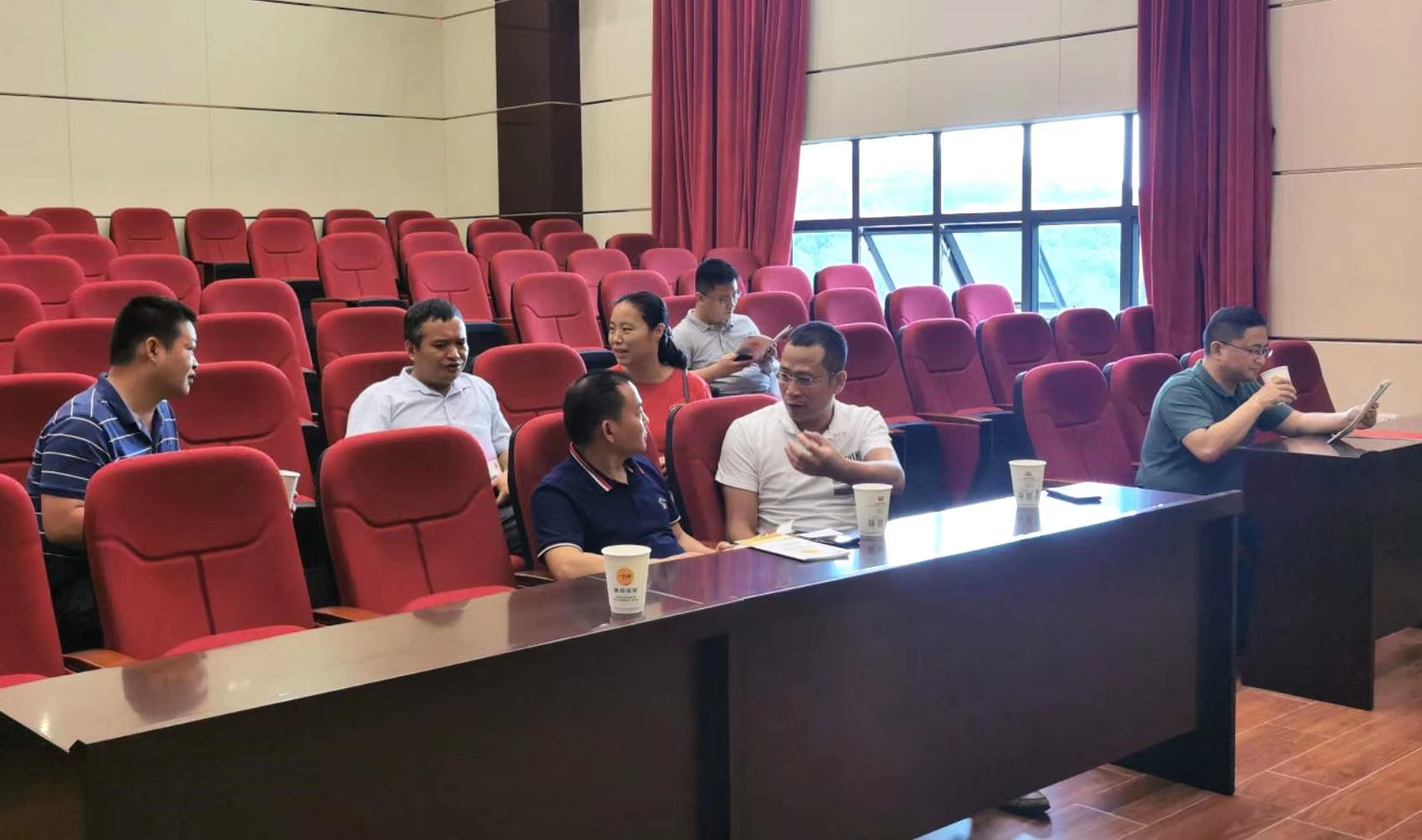 李振院长调研扶贫工作,谢喜来到仁村乡调研脱贫攻坚工作