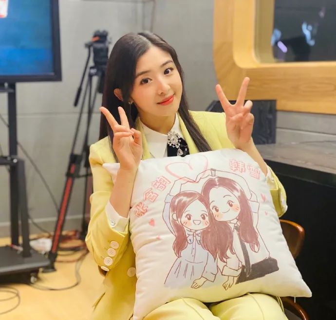 撞脸迪丽热巴的她为什么没火起来,撞脸赵丽颖被骂滚出娱乐圈