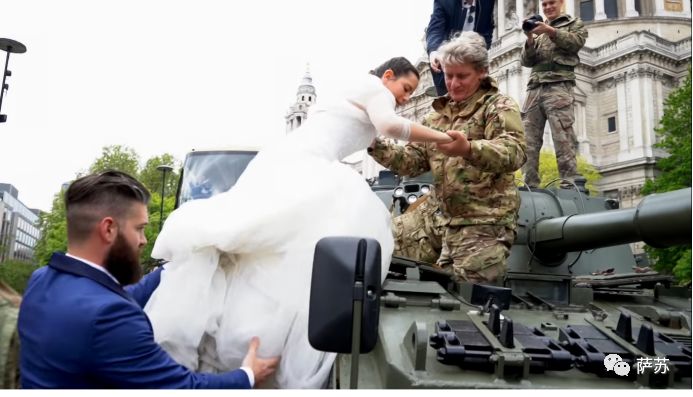 外国坦克上路霸气视频,国外坦克开在马路上